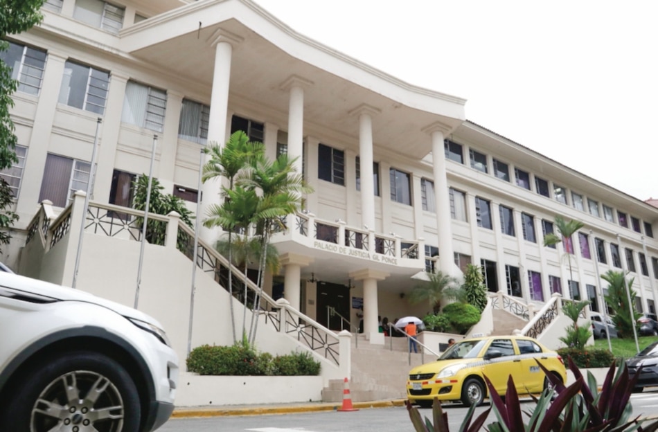 La Corte ordena la suspensión provisional de la resolución que obliga a los abogados a solicitar un salvoconducto