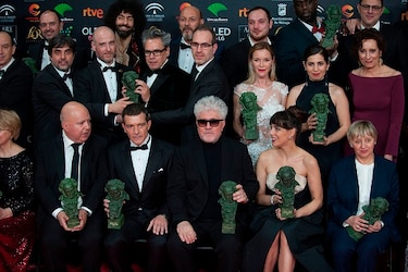 Pedro Almodóvar saborea la gloria en los premios Goya