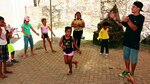 Baile callejero contagia a niños