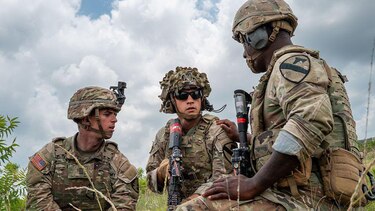 Estados Unidos planea inscribir automáticamente a los jóvenes varones en el registro para prestar el servicio militar