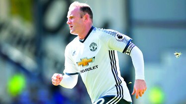 United gana y sueña con la Champions