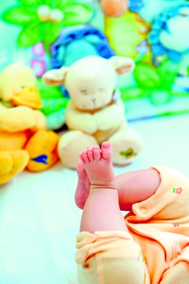 Cae cifra de bebés con VIH
