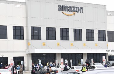 Pandemia deja demandas y nuevos negocios a Amazon