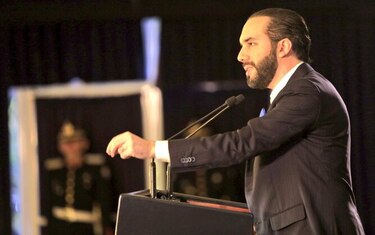 Bukele pide a otros países que desconocen a Maduro que expulsen a sus diplomáticos