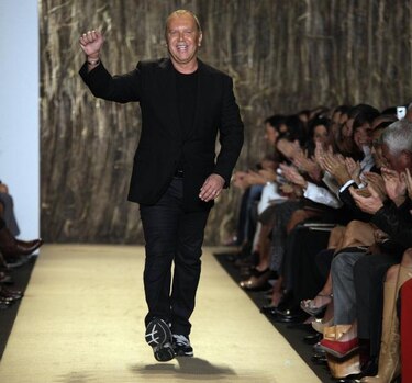 Michael Kors presenta colección que evoca al África
