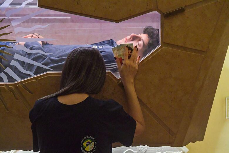 Quién fue Carlo Acutis, el ‘influencer de Dios’ al que el Vaticano declaró santo tras atribuirle el milagro de curar a una joven costarricense