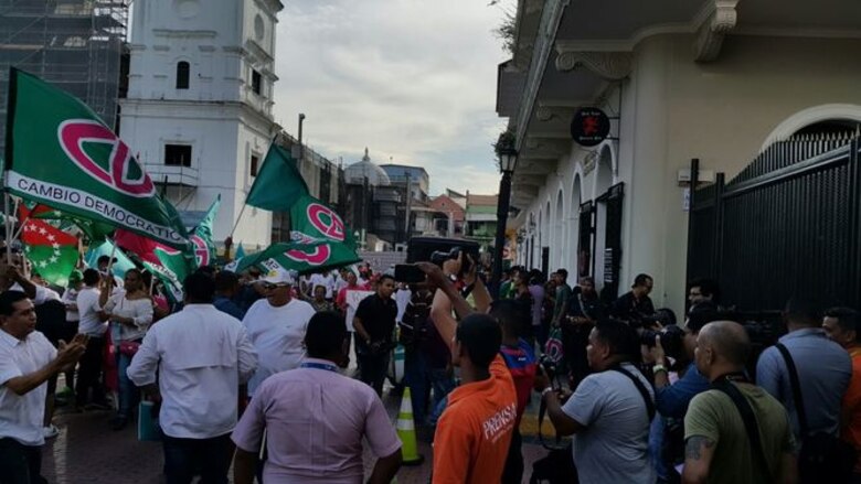 Realizan marcha a favor de Ricardo Martinelli