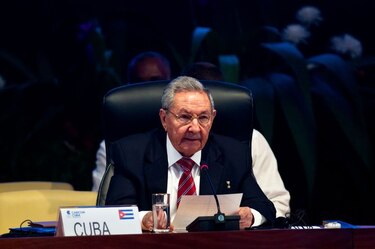 Cuba comenzará a cobrar impuesto sobre la renta a 1.3 millones de funcionarios; quien gane más de $100 pagará 5%