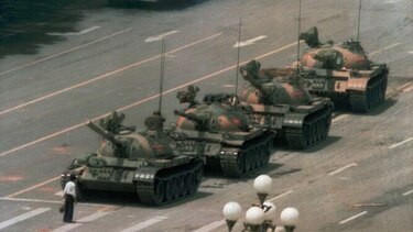 Murió el fotógrafo del 'hombre del tanque' en Tiananmen, Charlie Cole