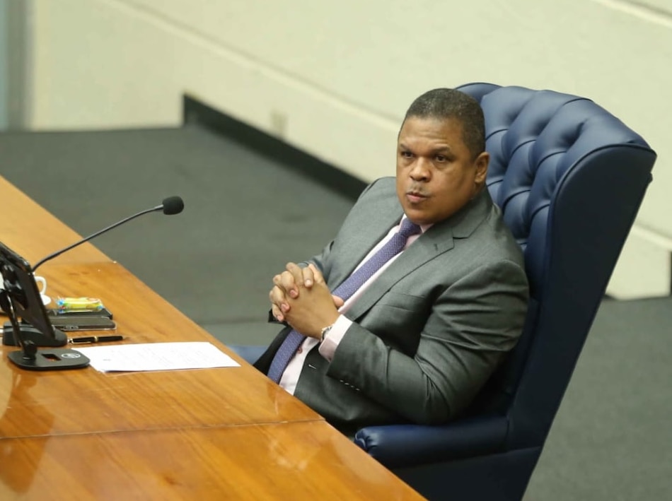 Jaime Vargas se deslinda de su costosa planilla: ‘los diputados no nombramos a nadie’