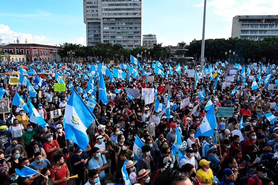 Miles de manifestantes piden renuncia del presidente de Guatemala