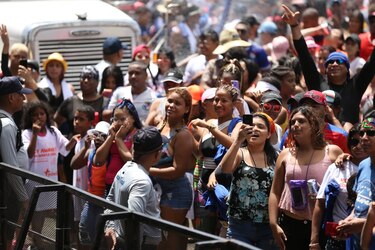 Cuidados que debe tener con el celular en los carnavales