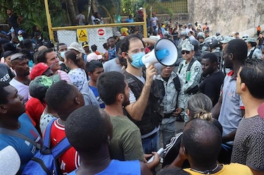 Migrantes se manifiestan por parálisis de trámites de asilo en el sur de México