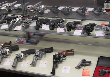 Récord de revisiones de antecedentes para comprar armas en Black Friday