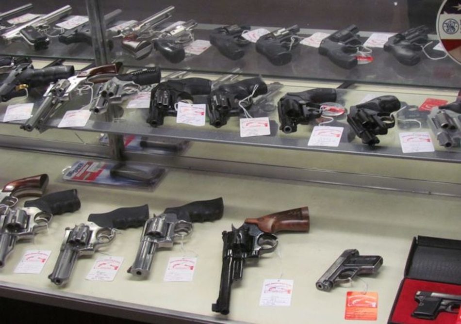 Récord de revisiones de antecedentes para comprar armas en Black Friday