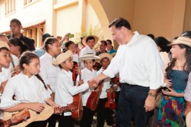 Varela: 'Cualquiera construye obras'