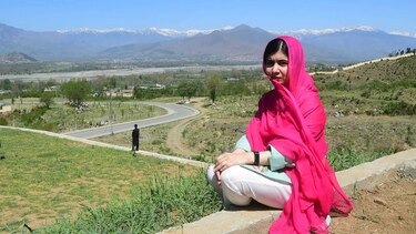 Malala visita su pueblo natal por primera vez en seis años