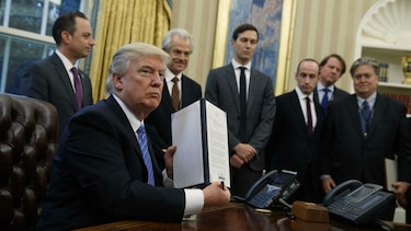 Donald Trump retira a Estados Unidos del tratado de libre comercio transpacífico