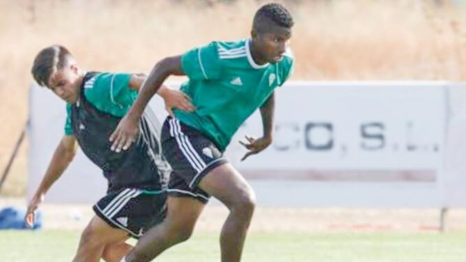 Fidel Escobar se recupera de lesión y se prepara para volver a jugar