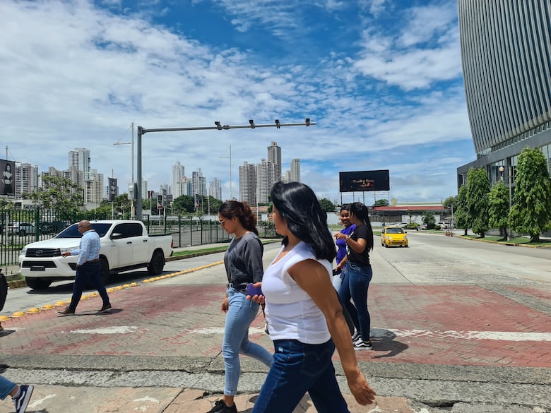 Las mujeres aún ganan en promedio 20% menos que los hombres