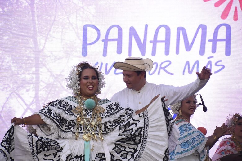 Diablicos, congos y polleras se toman el Casco Antiguo en el domingo de Carnaval