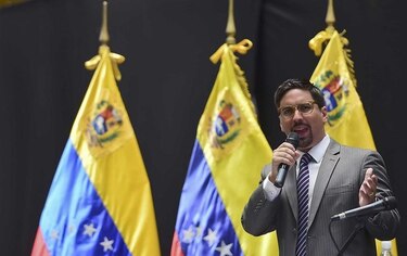 Levantan inmunidad a diputado refugiado en embajada de Chile