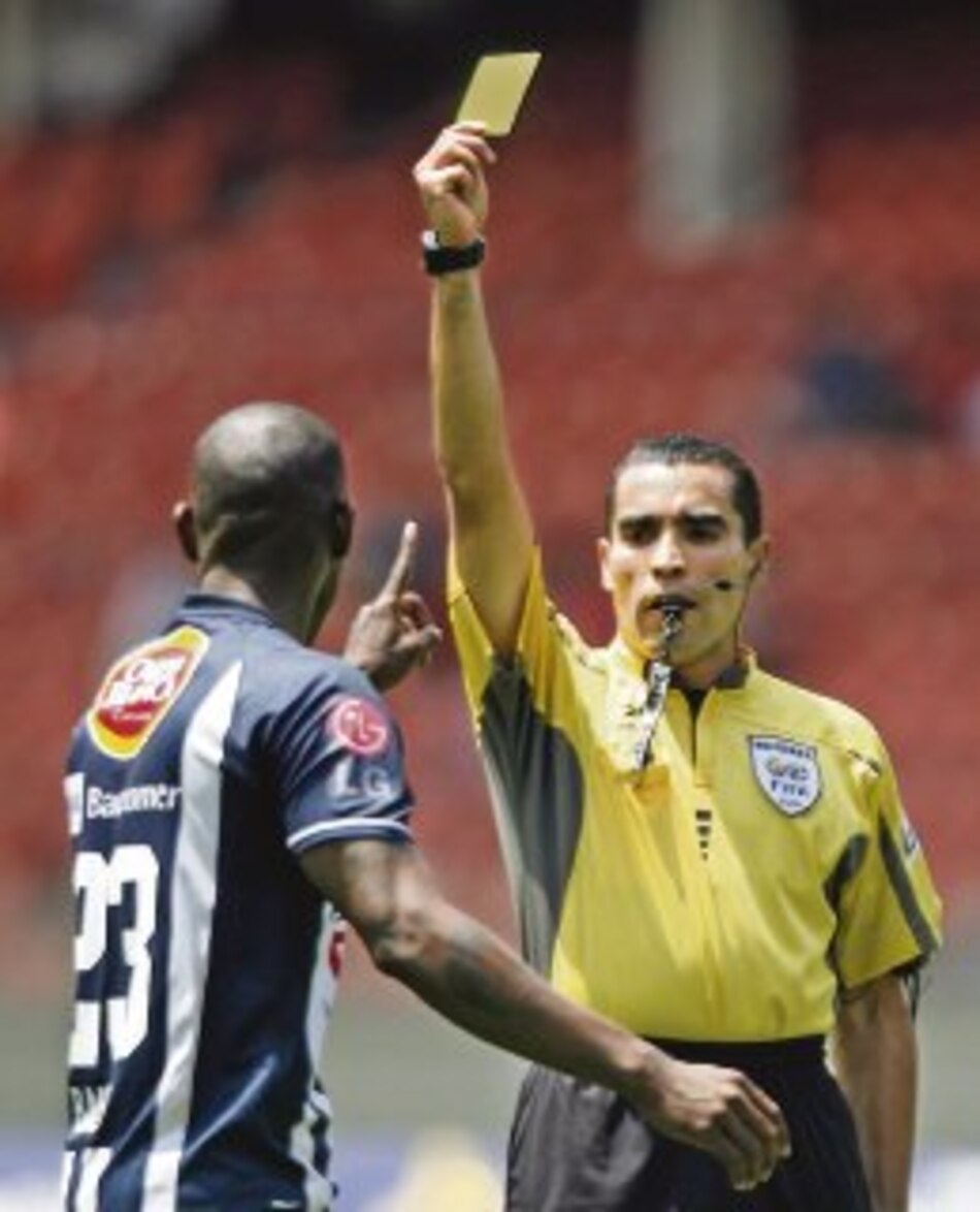 Santos gana y Baloy es expulsado