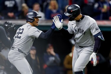 Yankees sucumben en episodios extras a pesar de bombazos de Judge y Stanton