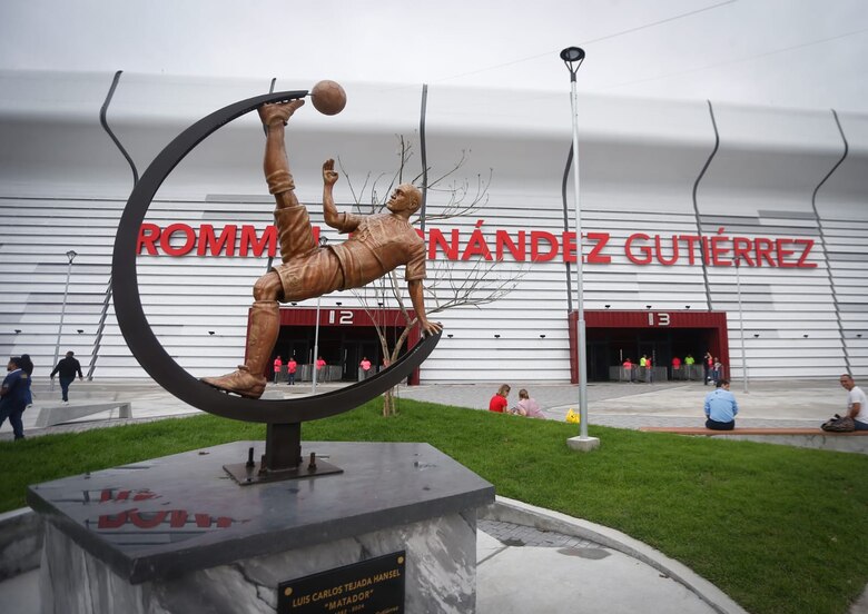 Panamá gana, pero el público se queda en casa por los altos precios de las entradas al Rommel Fernández