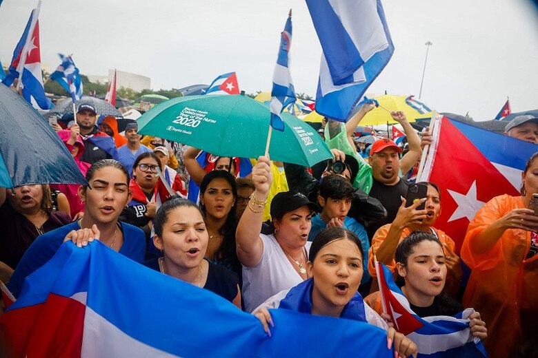 Cuba niega ‘estallido social’ en protestas que dejan un muerto y más de 100 detenidos