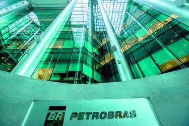 Petrobras sube meta de venta de activos