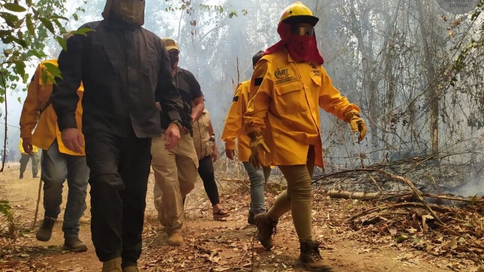 Lluvias sofocan incendio en parque natural boliviano pero el fuego amenaza otra reserva
