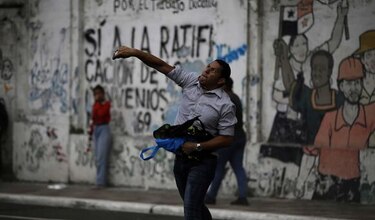 'A un muchacho le rompieron la pierna a toletazos', un relato desde el corazón de la protesta contra las reformas