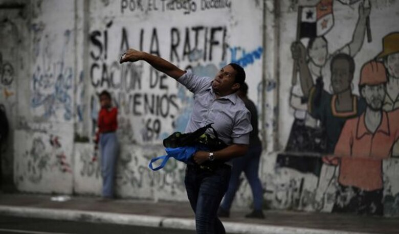 'A un muchacho le rompieron la pierna a toletazos', un relato desde el corazón de la protesta contra las reformas