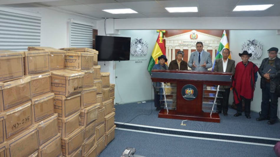 Comisión recibe miles de documentos sobre víctimas de dictaduras bolivianas