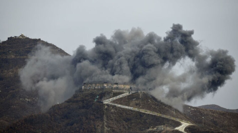 Corea del Sur dinamita una garita en frontera con Corea del Norte