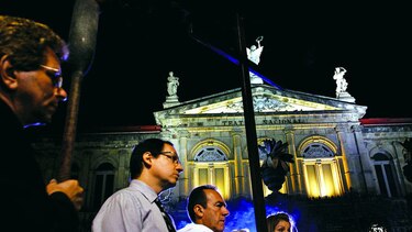Relato para vivir el vía crucis