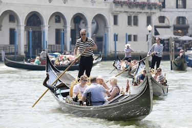 Góndolas de Venecia llevarán menos personas por los turistas con sobrepeso