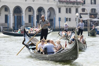 Góndolas de Venecia llevarán menos personas por los turistas con sobrepeso