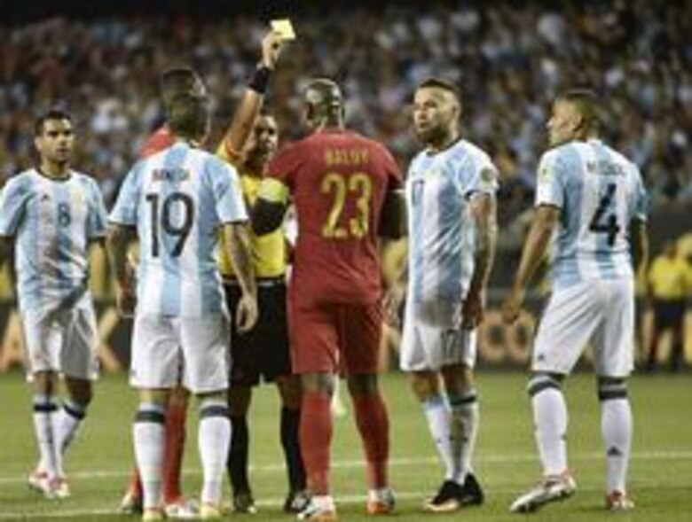 Con tres goles de Messi, Argentina vence 5-0 a Panamá