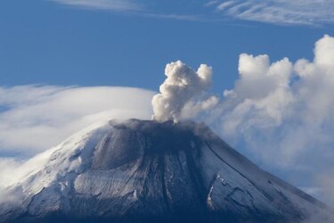 Volcán Tungurahua registra descenso en actividad eruptiva