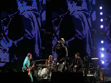 Red Hot Chili Peppers contagia de funk y rock alternativo a 40 mil chilenos