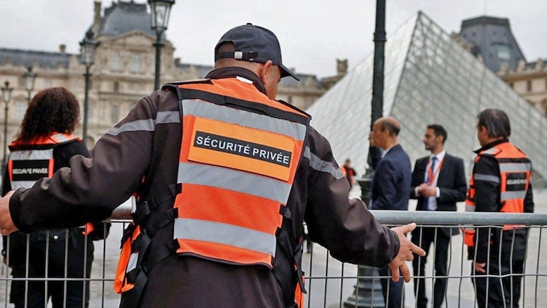 Qué se sabe de los dos sospechosos detenidos tras el robo de joyas en el museo del Louvre