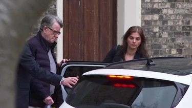 Liberan bajo fianza al exembajador británico en EU Peter Mandelson tras ser arrestado por sospecha de mala conducta en un cargo público