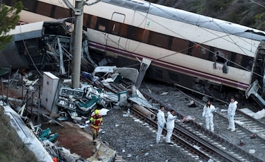 Un informe preliminar apunta a la rotura de una vía como posible causa del accidente de dos trenes en España que dejó 45 muertos