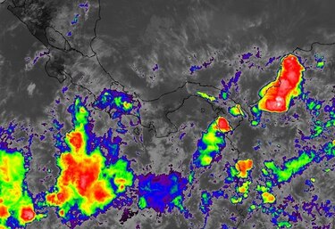 Emiten aviso de prevención por el paso de la onda tropical No. 13