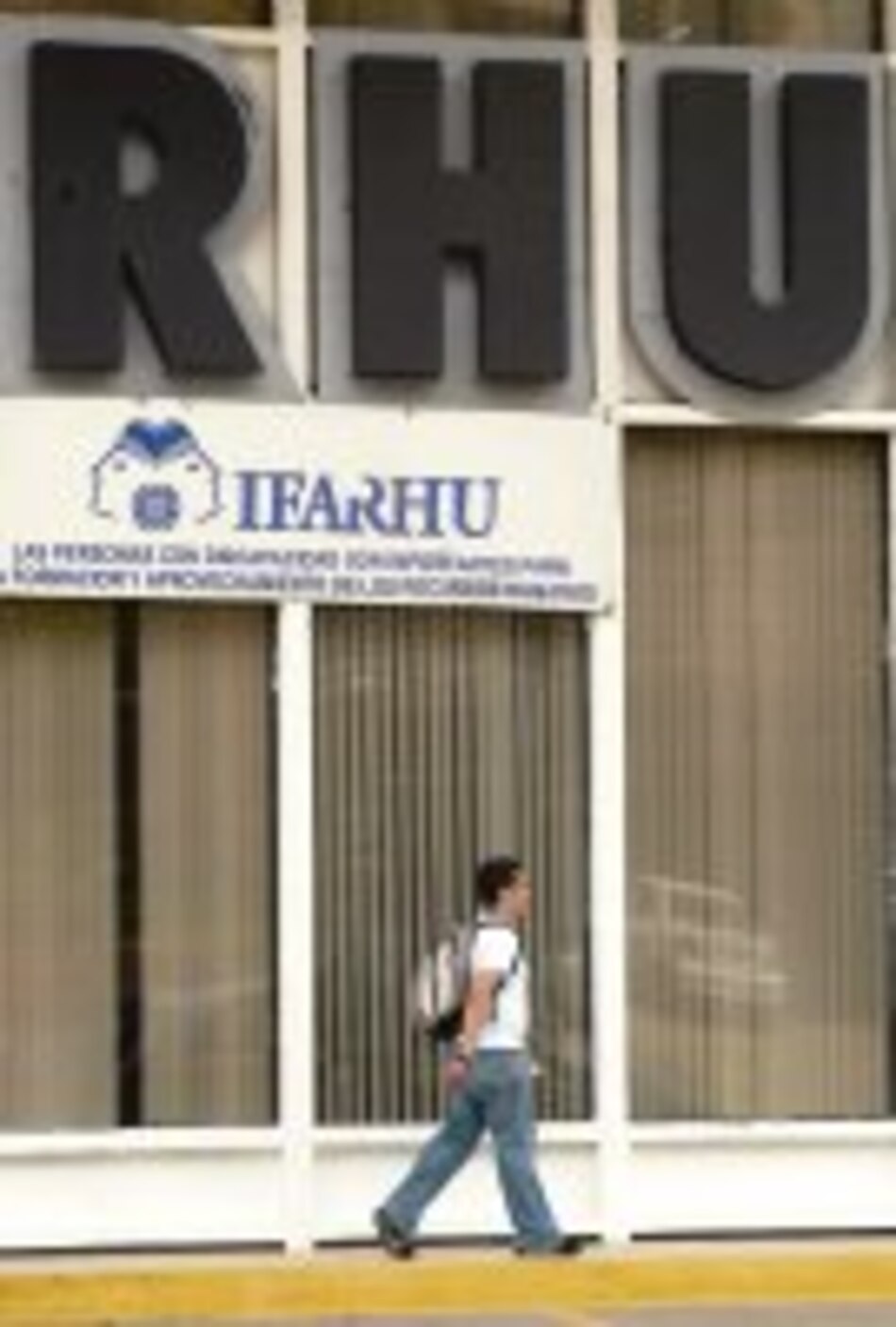 Becas para el extranjero quedan en el aire