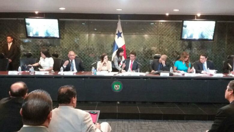 Comisión de Credenciales recibe 24 observaciones sobre Russo y Cedalise