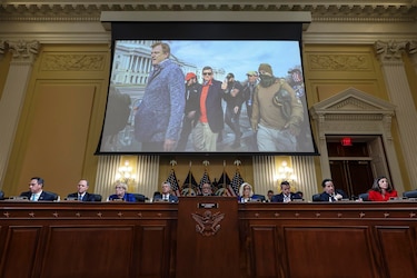 Comité legislativo aprueba citar al expresidente Donald Trump a declarar por asalto al Capitolio