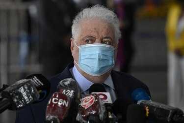 Ministro de Salud argentino renuncia tras escándalo de vacunaciones a sus allegados
